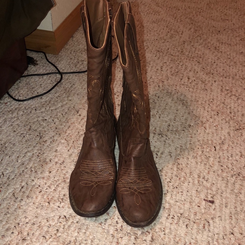 Gently used cowboy boots